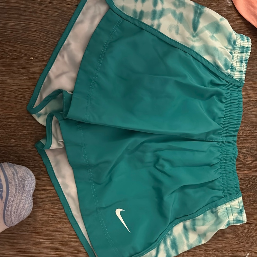 Nike. Youth medium. Green